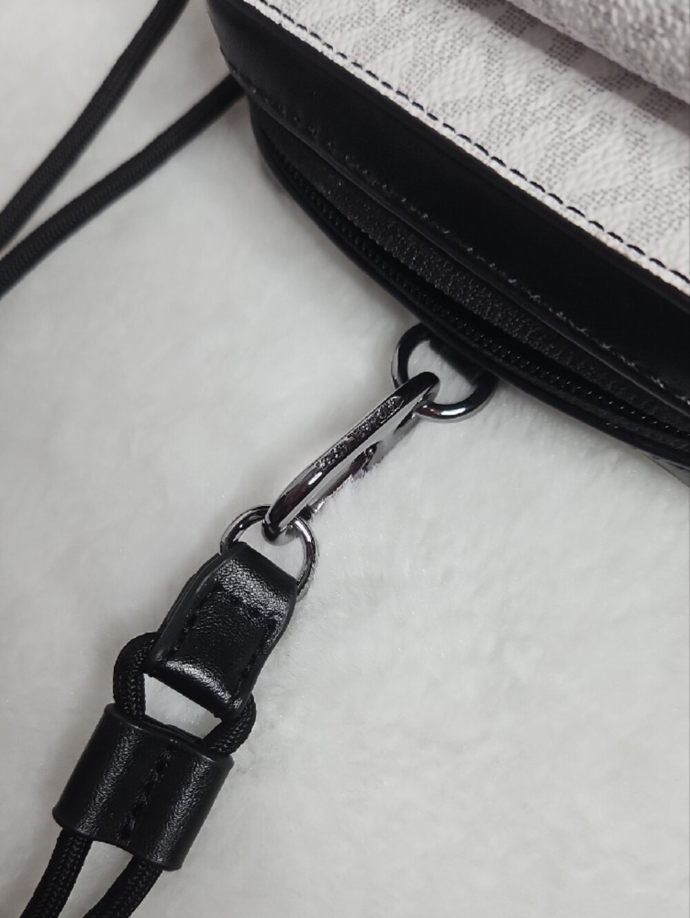 Michael Kors Micro Camera Bag With Landyard -Bright White - Picture 6 of 8
